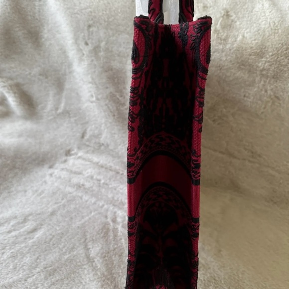 AUTHENTIC Dior Large Tote - Picture 5 of 7